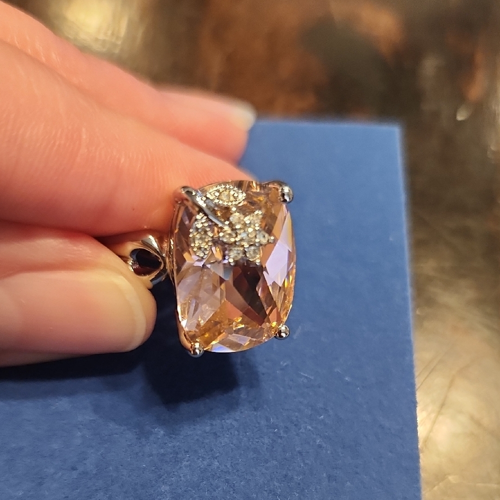 Elegant Avon Pink Gemstone Ring W/ Floral Accent - Picture 6 of 8